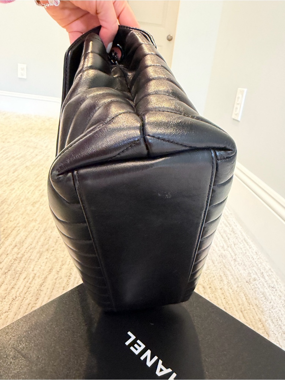 Saint Laurent Black Chevron Quilted Leather Shoulder Bag with Chain Strap - Picture 5 of 12